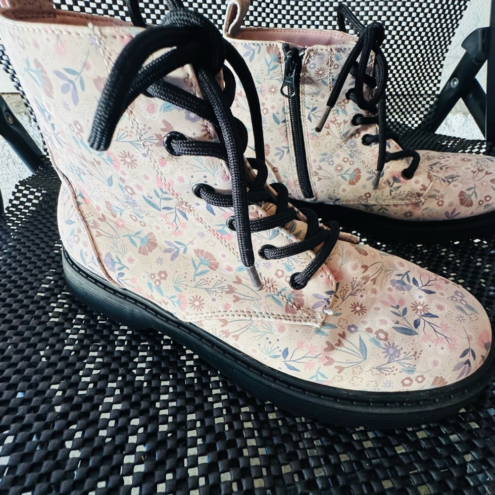 Floral Lace-Up Ankle Boots - Picture 8 of 9